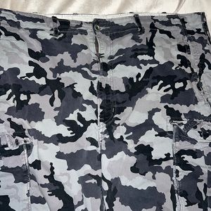 Levi camo pants